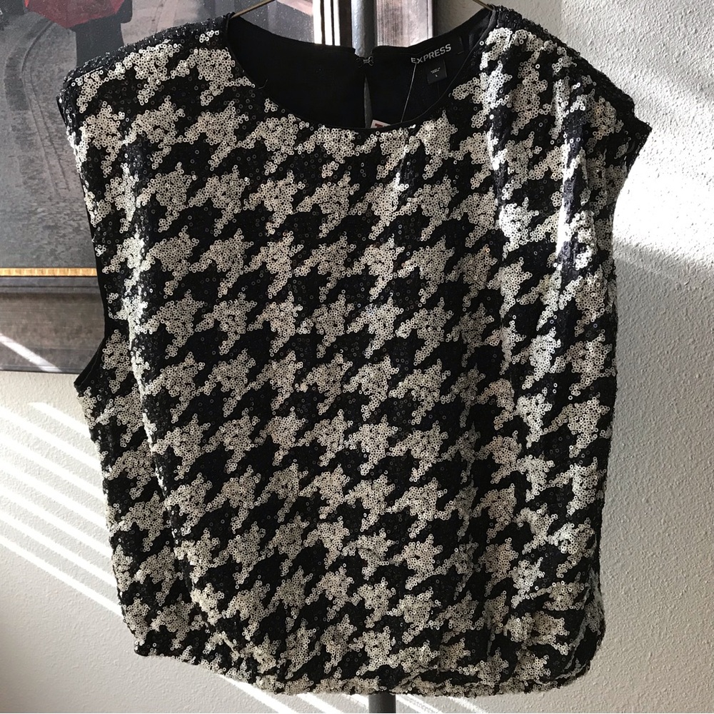 EXPRESS HOUNDSTOOTH SEQUIN RUCHED SHOULDER TOP  SIZE LARGE  NWT